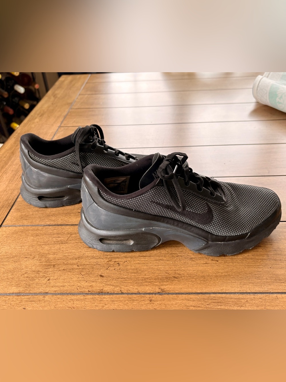 EUC Nike Air Max Jewel Premium, Size 7.5